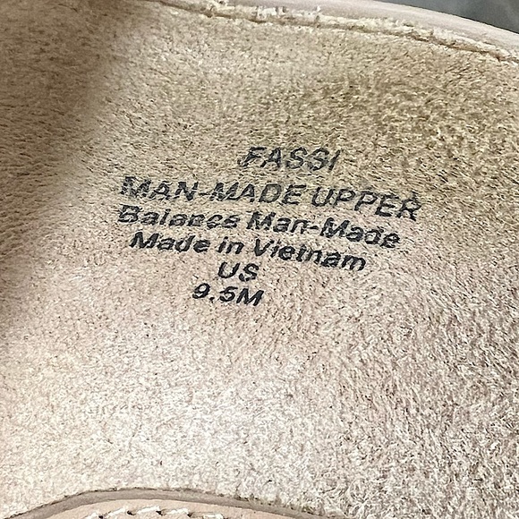 Kelly & Katie Fassi Nude Wedge - Picture 8 of 9